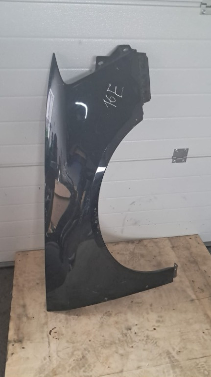 Aripa dreapta fata cu defect Vw Passat B6 an 2010