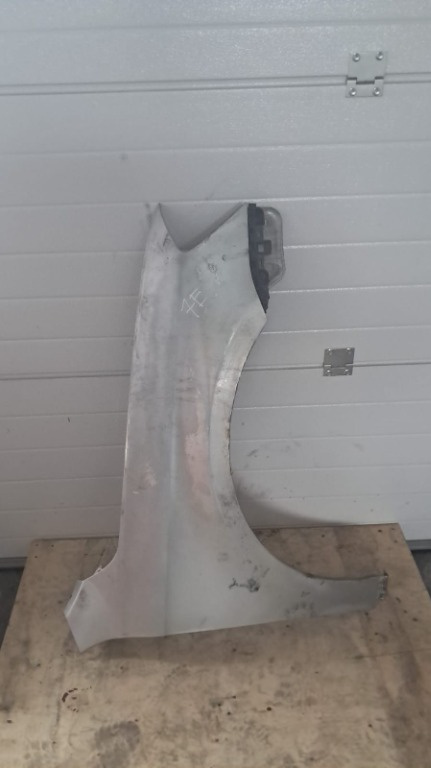 Aripa dreapta fata cu defect VW passat B7 an 2012