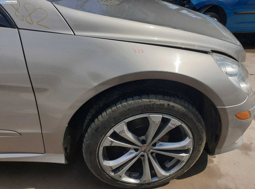 Aripa Dreapta Fata cu Imperfectiuni Mercedes Clasa R Class W251 2005 - 2010 Culoare C723 723 [K6695]
