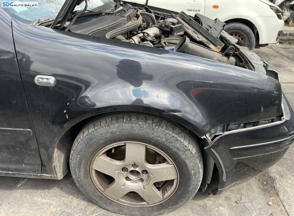 Aripa Dreapta Fata cu Mica Imperfectiune Culoare LC9Z Volkswagen Golf 4 1998 - 2006 [B3975]