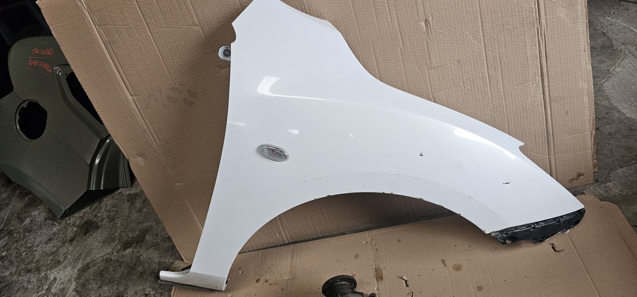 Aripa dreapta fata Mazda 3 BL 2009 2010 2011 2012