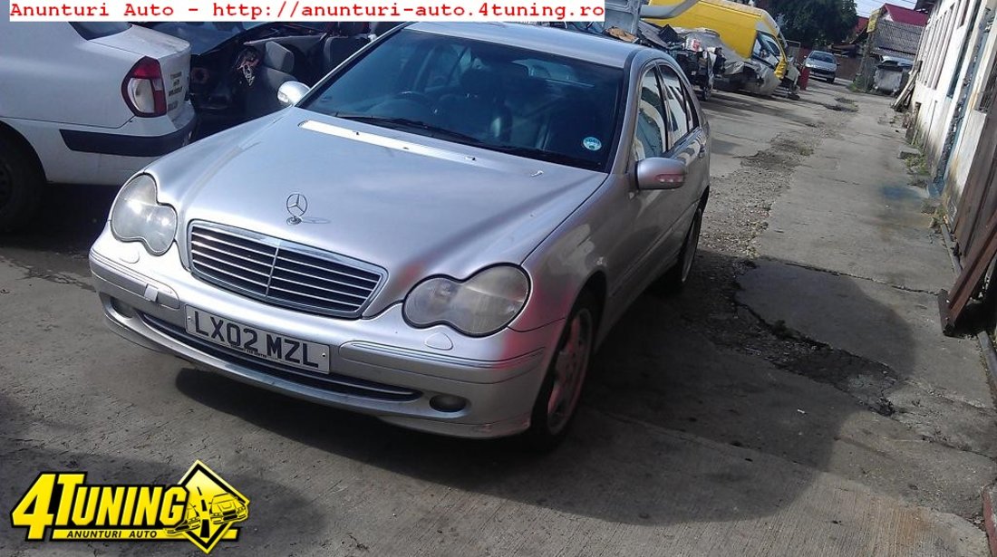 Aripa dreapta fata mercedes c class w203 2002