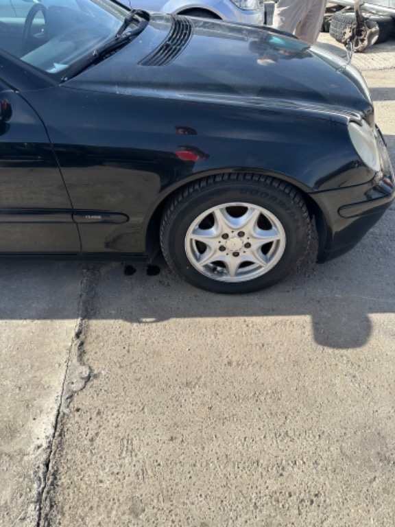 Aripa dreapta fata Mercedes c class w203