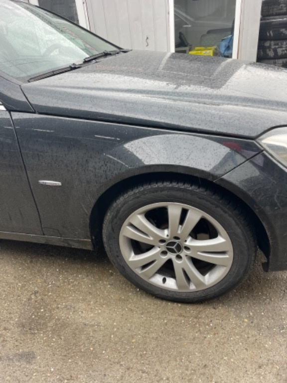 Aripa dreapta fata Mercedes c class W204