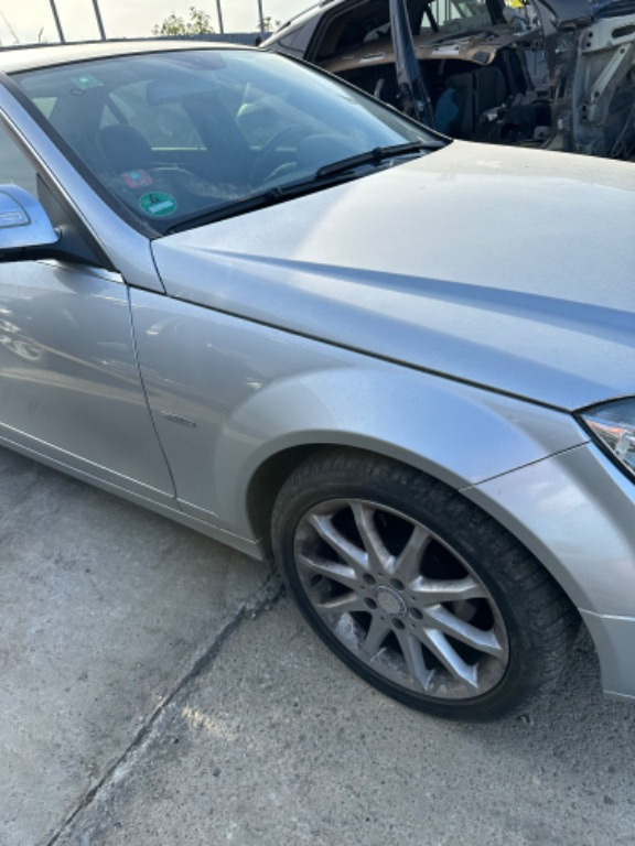 Aripa dreapta fata Mercedes c class w204 originala Mercedes