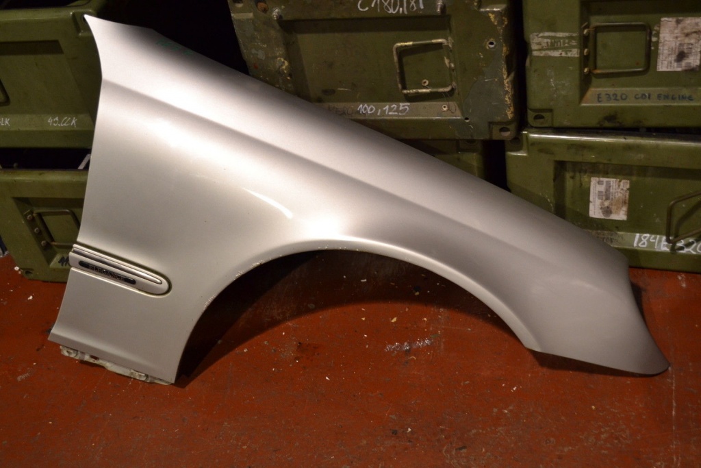 Aripa dreapta fata Mercedes C220 cdi w203 Avantgarde