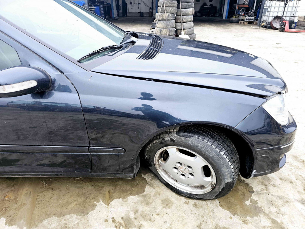 Aripa dreapta fata Mercedes Clasa C (W204) [Fabr 2000-2007] 189 NEGRU SMARALD