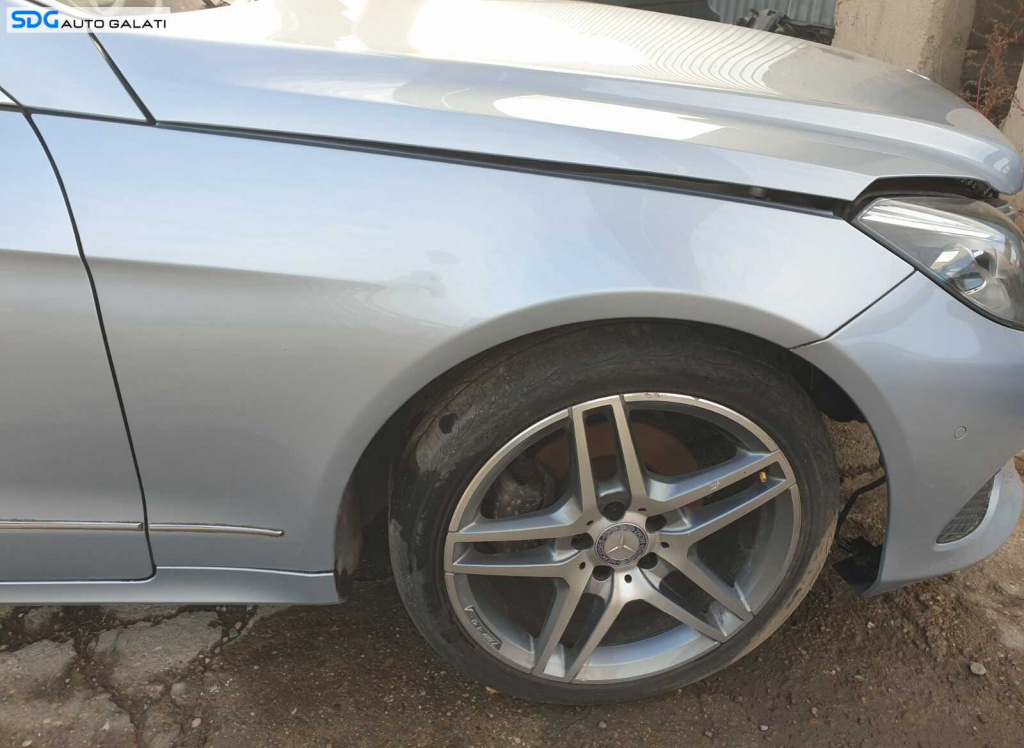 Aripa Dreapta Fata Mercedes Clasa E Class Coupe Cabrio W207 A207 C207 E180 E200 E220 E250 E300 E320 2009 - 2016 Culoare 988 [C9256]