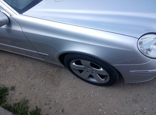 Aripa dreapta fata mercedes e220 e270 e320 w211