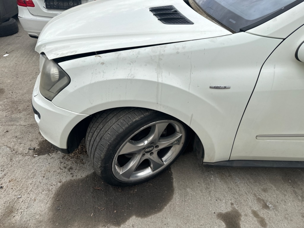 Aripa dreapta fata Mercedes ml w164 in stare foarte buna