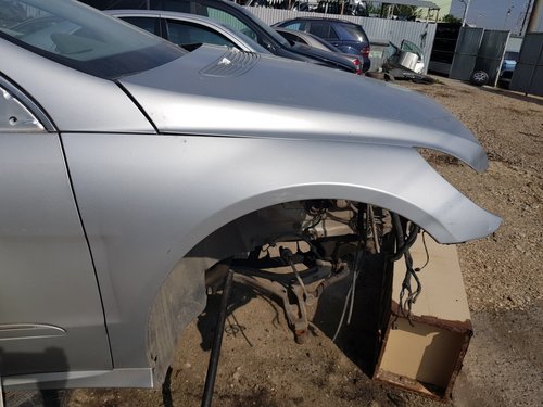 Aripa dreapta fata Mercedes R-CLASS W251 2008
