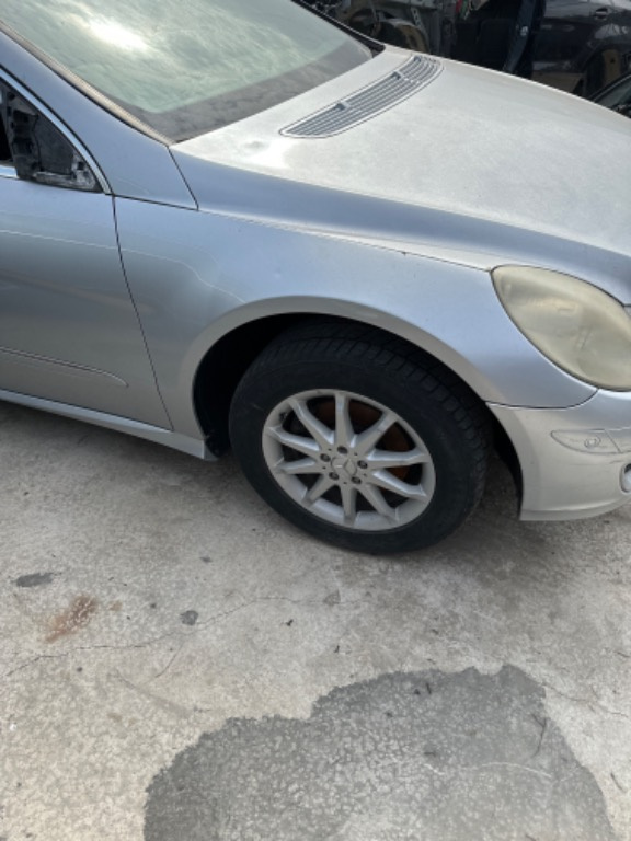 Aripa dreapta fata Mercedes r class w251