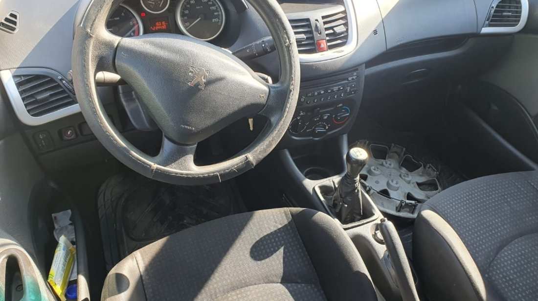 Aripa dreapta fata Peugeot 206 2010 + hatchback 1.4 hdi