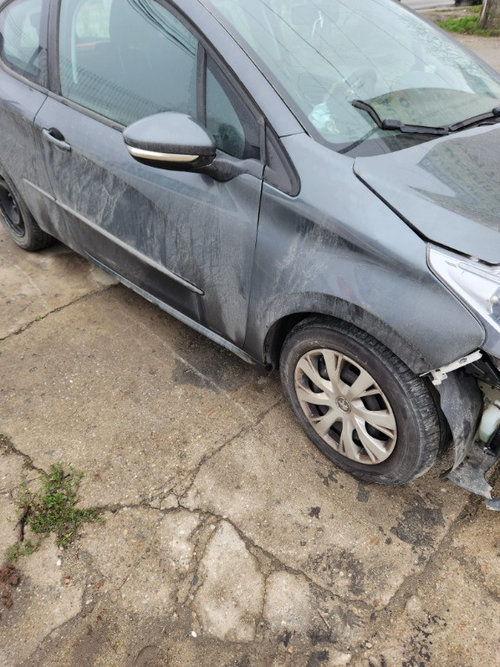 Aripa dreapta fata Peugeot 208 Coupe 2016 1.2 HMZ 5+1