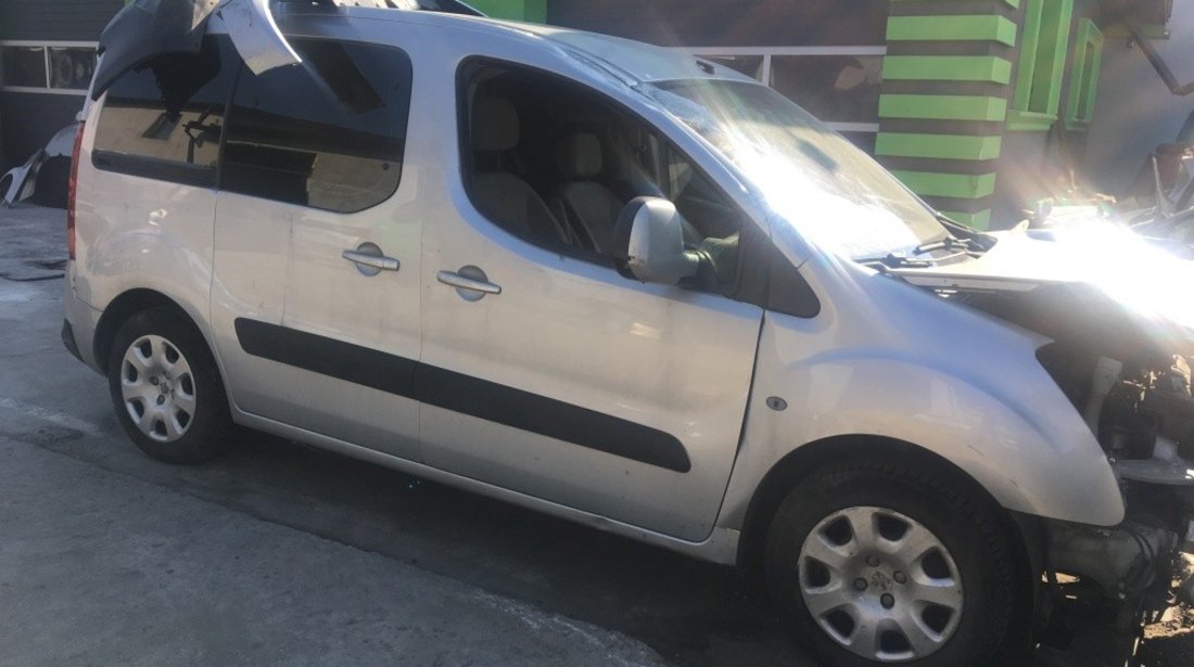 Aripa dreapta fata Peugeot Partner 2009 monovolum 1.6 hdi