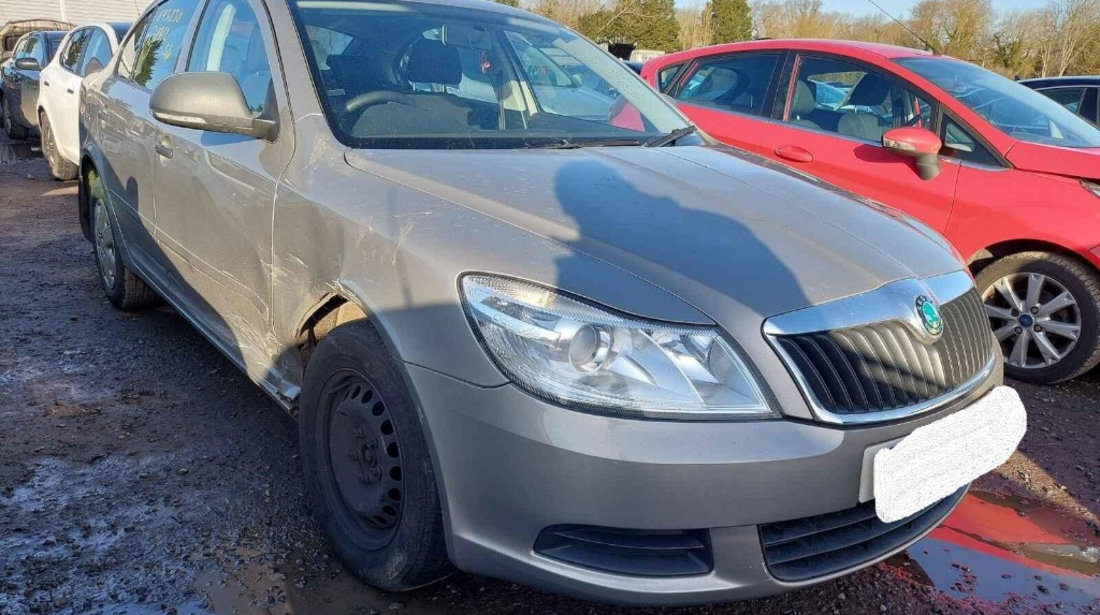 Aripa dreapta fata Skoda Octavia 2 2011 BERLINA 1.6 TDI