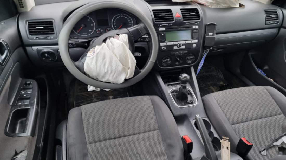 Aripa dreapta fata Volkswagen Golf 5 2009 combi/break 1.9 tdi