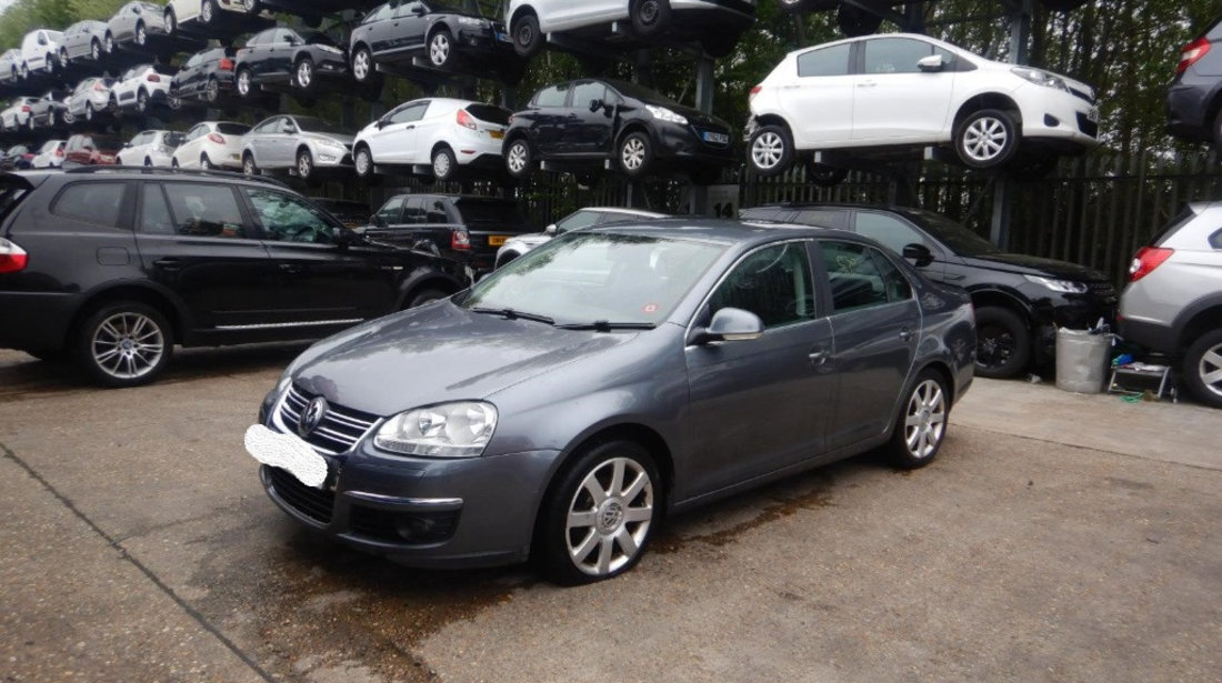 Aripa dreapta fata Volkswagen Jetta 2008 SEDAN 1.9 TDI BXE