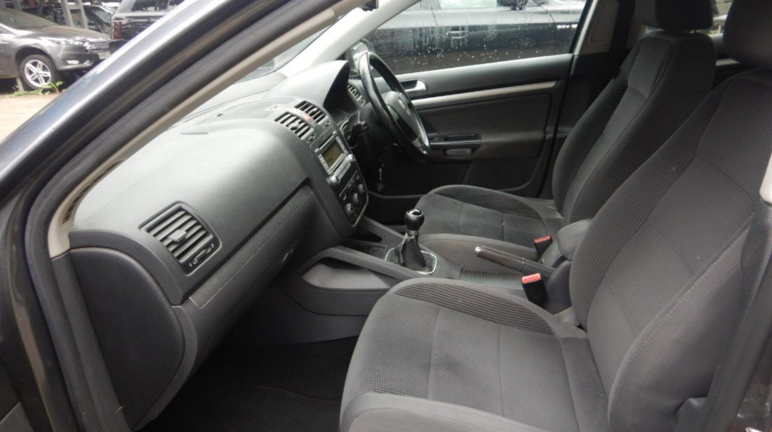 Aripa dreapta fata Volkswagen Jetta 2008 SEDAN 1.9 TDI BXE