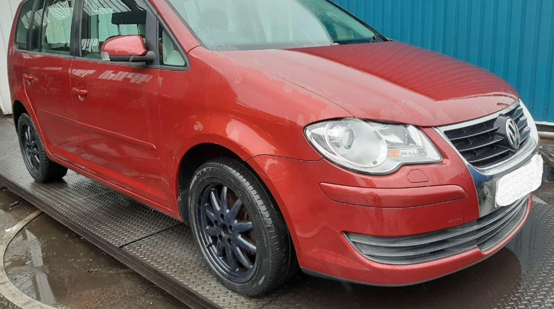 Aripa dreapta fata Volkswagen Touran 2008 Hatchback 2.0 tdi