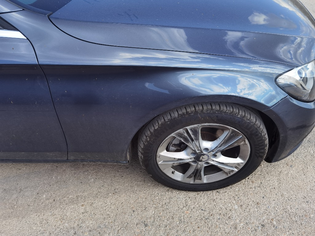 Aripa dreapta Mercedes C-Class W205 an 2016