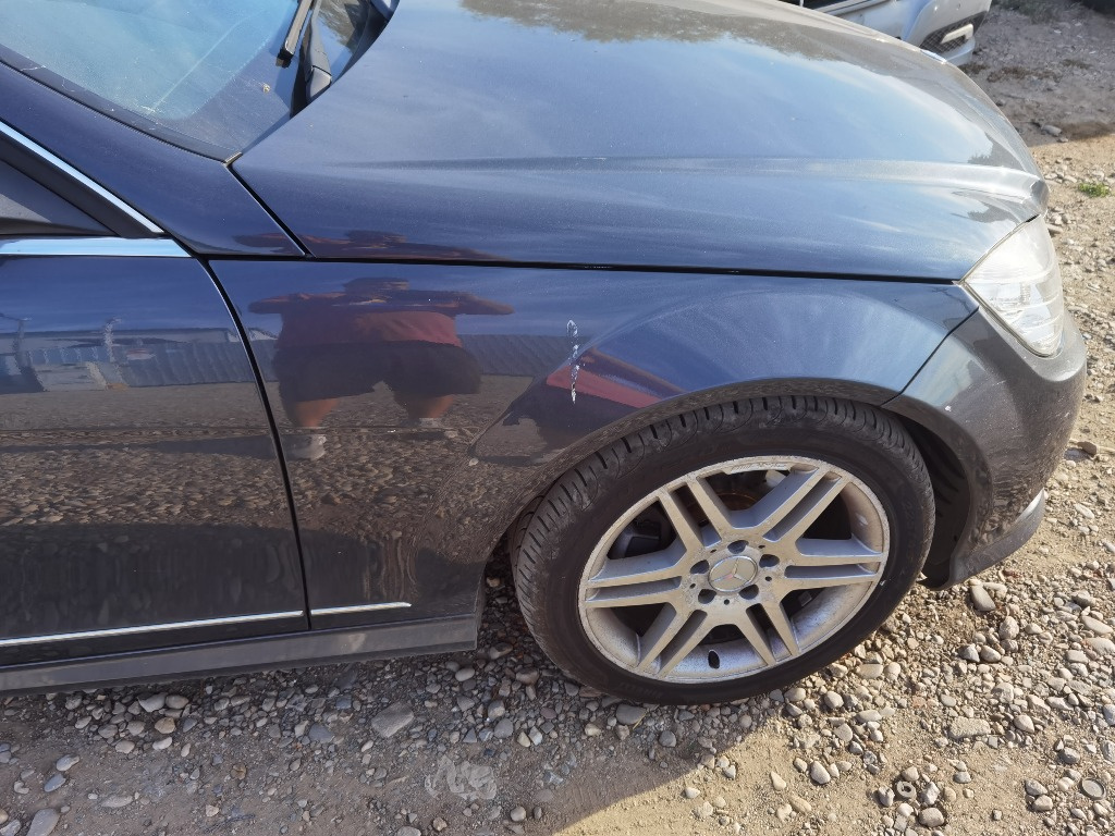 Aripa dreapta Mercedes C220 cdi w204 an 2008