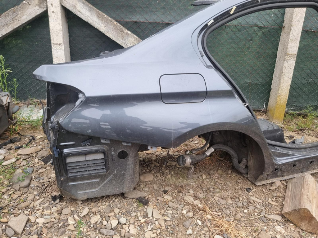 Aripa Dreapta Spate cu Fusta BMW 320 F30 - Motorina 2015, -
