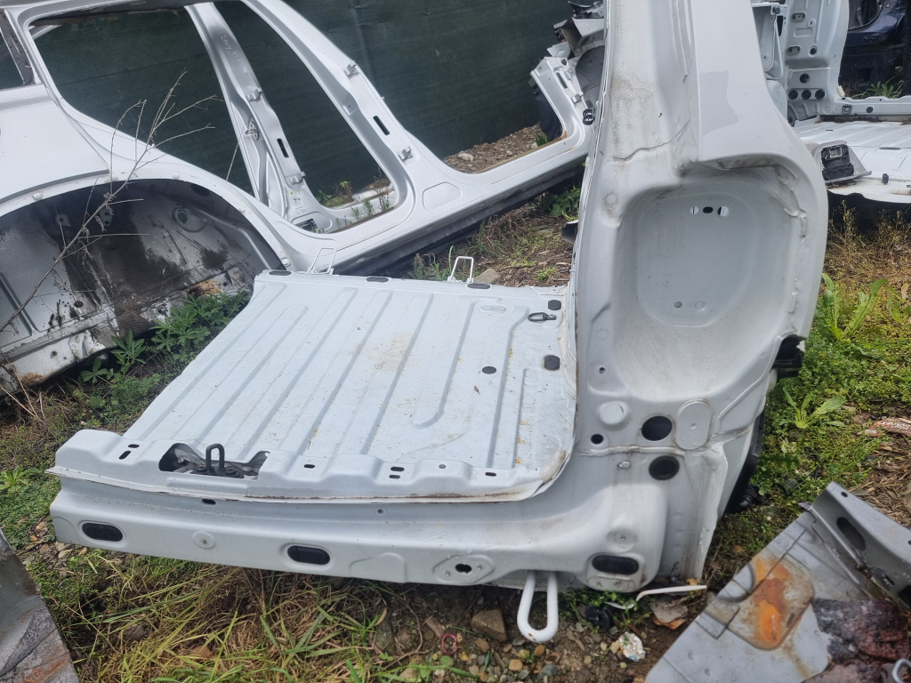 Aripa Dreapta Spate cu Fusta Dacia Duster - Motorina 2019, -