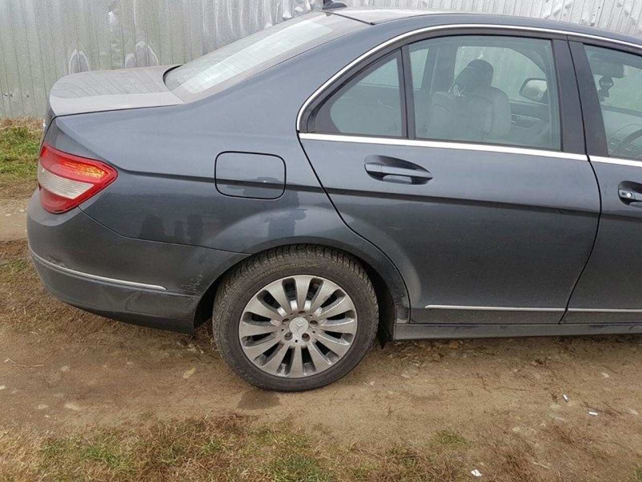 Aripa dreapta spate mercedes benz c-class w204