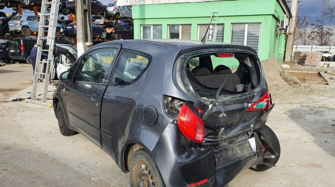 Aripa dreapta spate Mitsubishi Colt 2006 4 hatchback 1.1 benzina