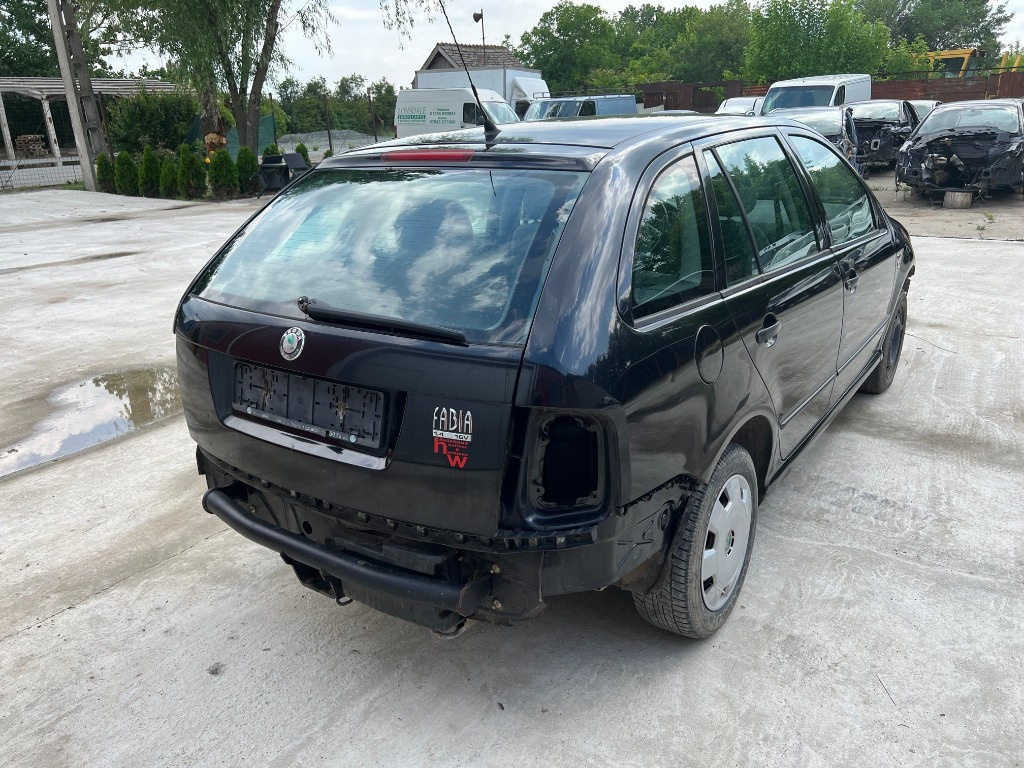 Aripa dreapta spate Skoda Fabia I Combi 1.4 benzina an fab. 2000 - 2007