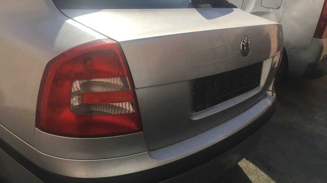 Aripa dreapta spate Skoda Octavia 2005 berlina 1.6 mpi