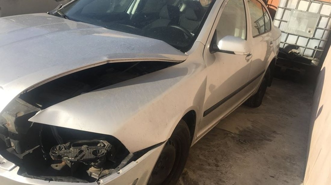 Aripa dreapta spate Skoda Octavia 2005 berlina 1.6 mpi