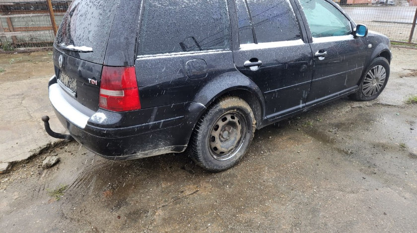 Aripa dreapta spate Volkswagen Golf 4 combi an 2004