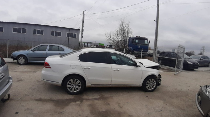 Aripa dreapta spate Volkswagen Passat B7 2012 berlina 1.6 tdi