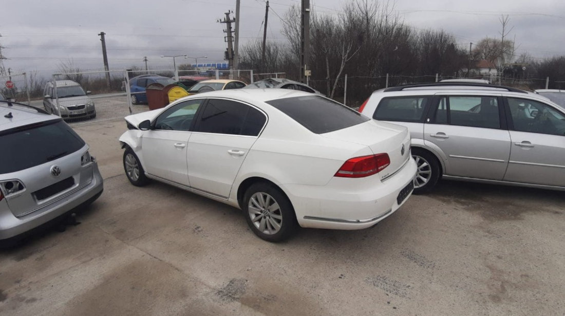 Aripa dreapta spate Volkswagen Passat B7 2012 berlina 1.6 tdi