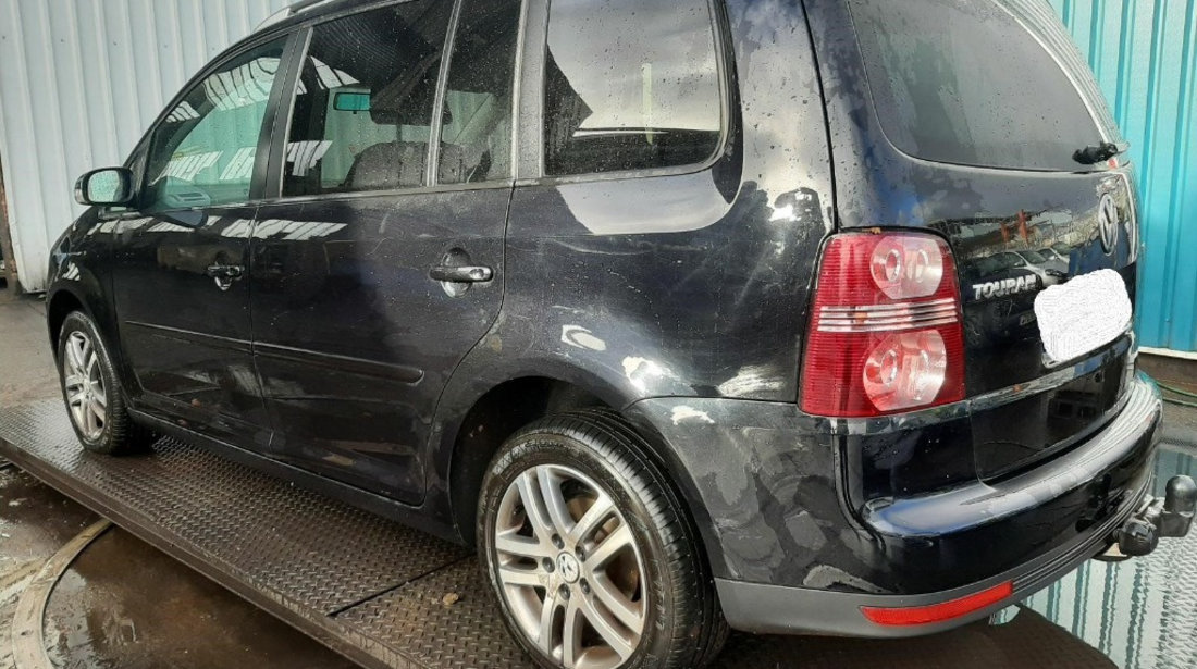 Aripa dreapta spate Volkswagen Touran 2009 VAN 1.9 TDI