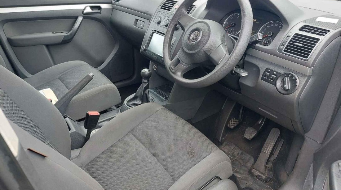 Aripa dreapta spate Volkswagen Touran 2010 VAN 1.6 TDI