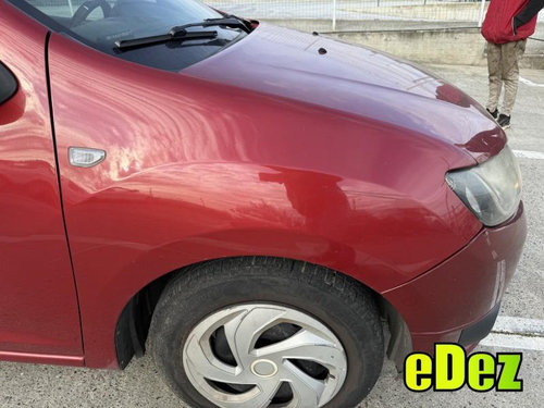 Aripa fata dreapta culoare rosie Dacia Sandero 2 (2012-2017)