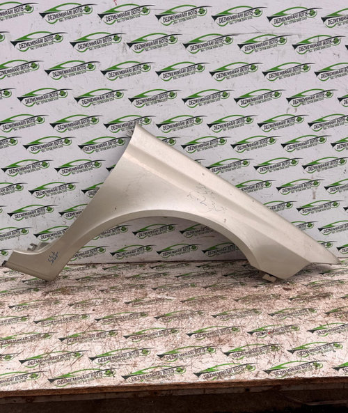 Aripa fata dreapta Renault Laguna 2 [2001 - 2005] Liftback 1.6 MT (107 hp)