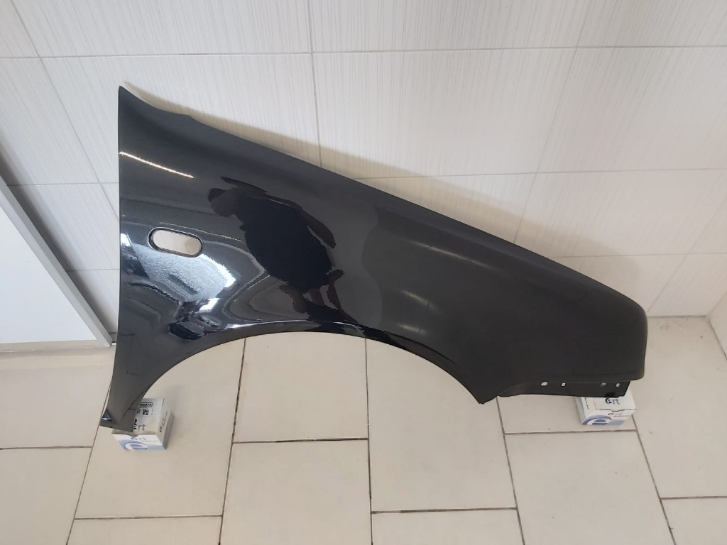 Aripa Fata Dreapta VW Golf 4/IV 1998 1999 | 2000 2001 | 2002 2003 | 2004 (LC9Z (Negru))