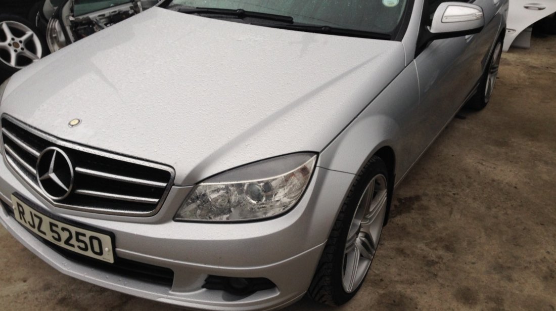 Aripa fata mercedes c200,c220,c320 w204 2007-2010