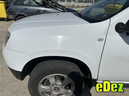 Aripa fata stanga culoare alba Dacia Duster (2010-2013)