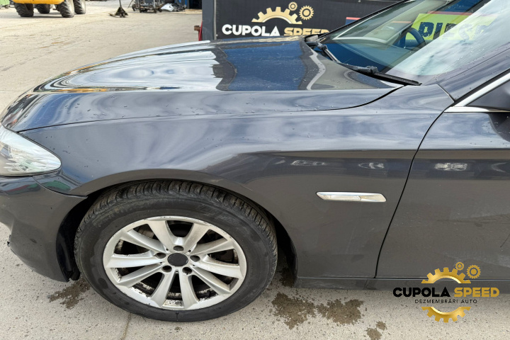 Aripa fata stanga culoare SOPHISTOGRAU BRILLANTEFFEKT METALLI (A90) BMW Seria 5 F10 [2009 - 2013]