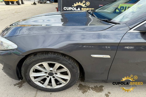 Aripa fata stanga culoare SOPHISTOGRAU BRILLANTEFFEKT METALLI (A90) BMW Seria 5 F11 [2009 - 2013]