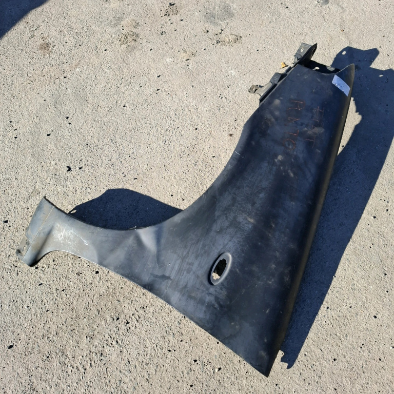 Aripa Fata Stanga Fiat Punto (176) 1993-1999 Negru 0007733462, 1663206A