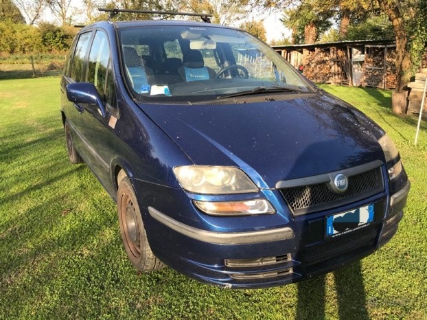Aripa fata stanga sau dreapta Fiat Ulysse albastru diesel 2005