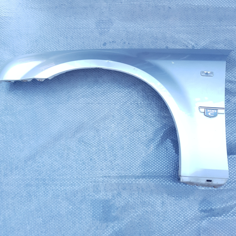 Aripa Gri,fata,stanga Chrysler 300 C (LX) 2005 - 2010 Benzina
