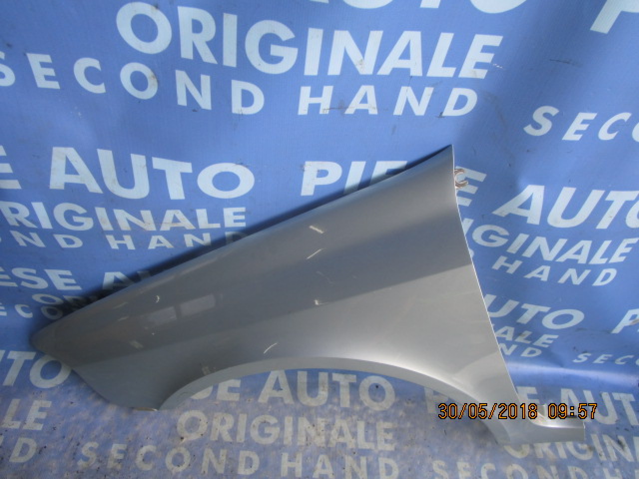 Aripa Renault Laguna; 8200129520
