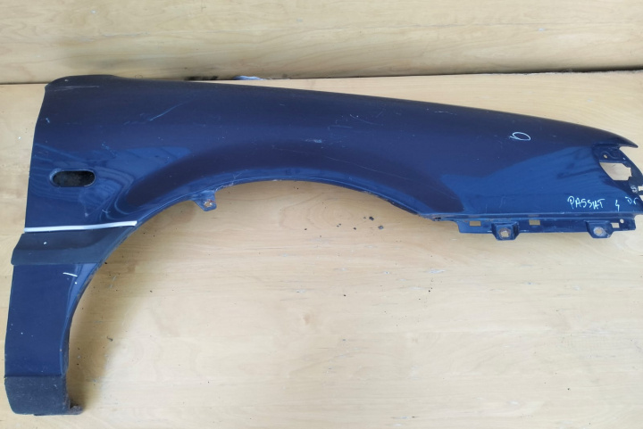 Aripa rosu , albastru , gri dreapta Volkswagen VW Passat B4 [1993 - 1997]